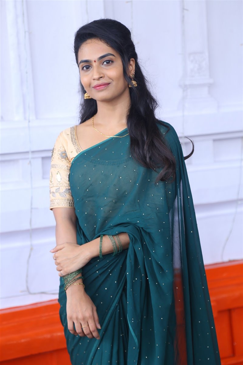 ACTRESS ALEKHYA HARIKA IN GREEN SAREE AT TELUGU MOVIE LAUNCH 9